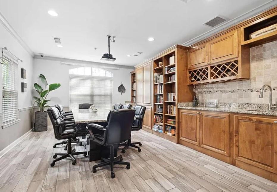 1075 Peachtree Walk A205