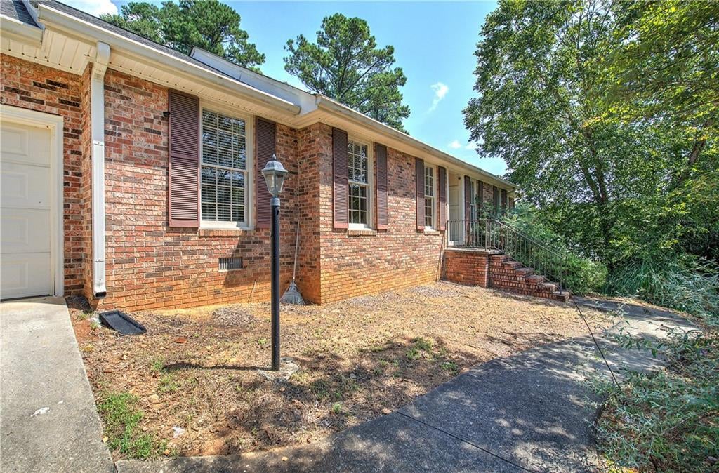 7 Valley Brook Drive SE