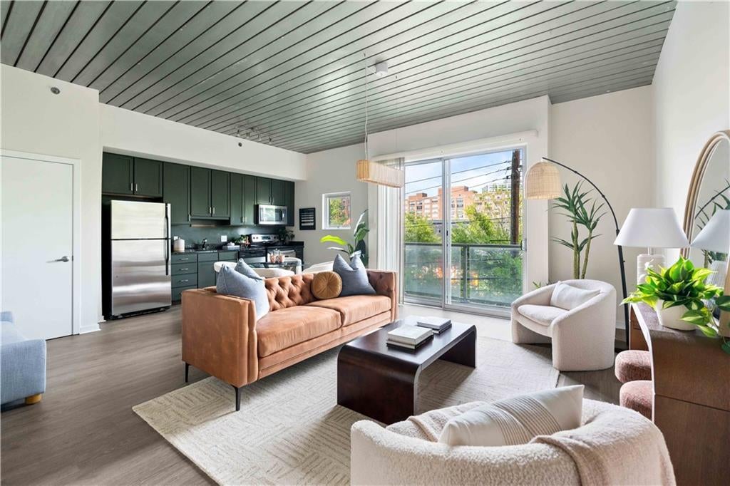 620 Glen Iris Drive NE 210
