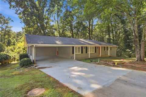 Homes For Sale - 5528 Fern Creek Drive<br/> Lilburn, GA 30047