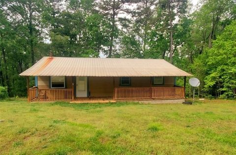 Homes For Sale - 130 Shorewood Circle<br/> Toccoa, GA 30577