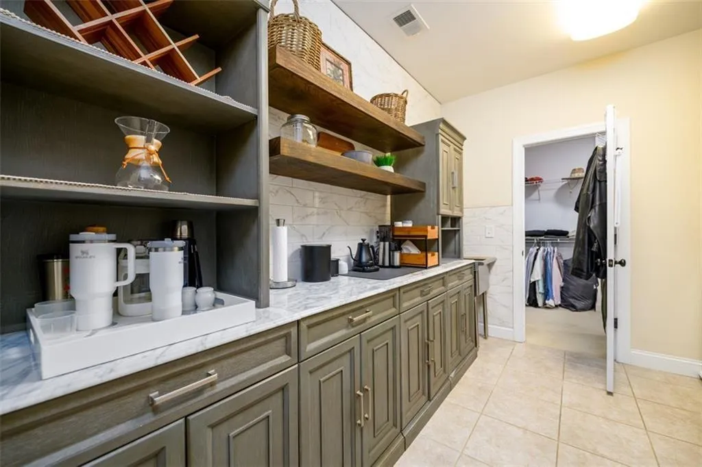 Suwanee, Georgia 30024, United States, 6 Bedrooms Bedrooms, ,6 BathroomsBathrooms,Residential,Active,148396