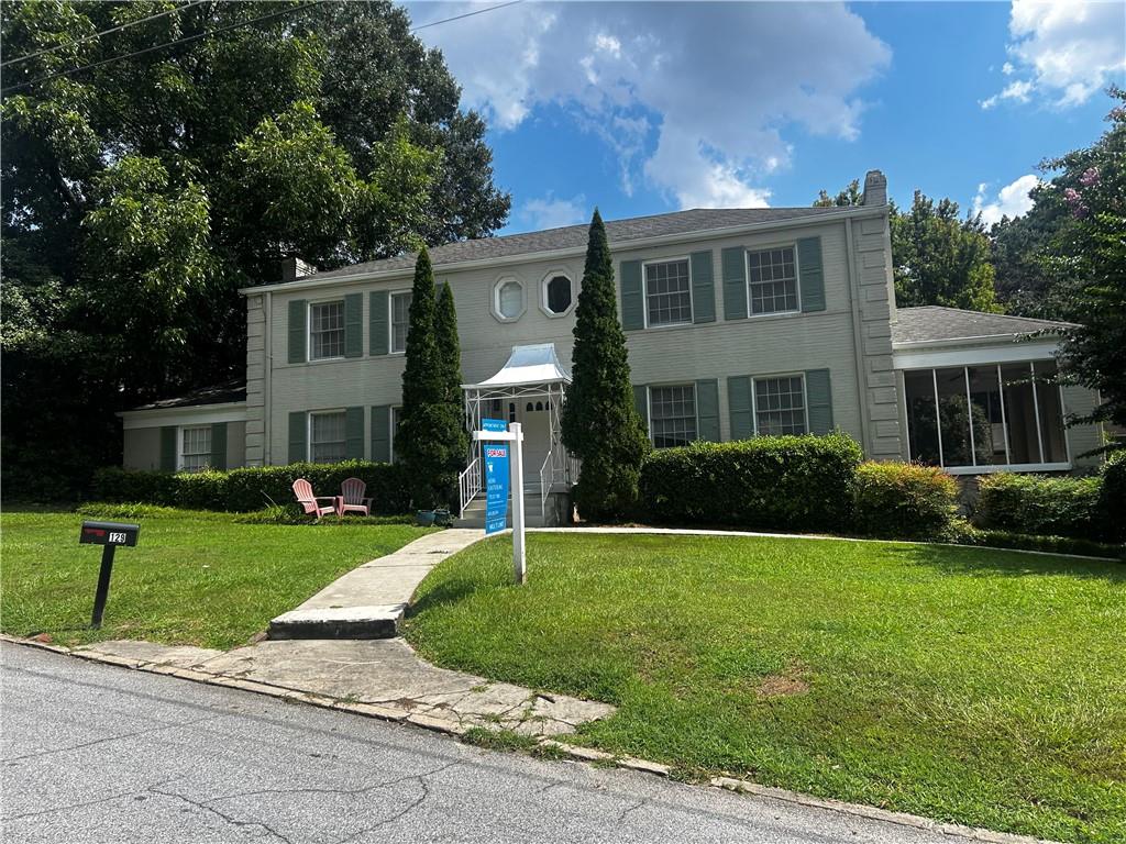 Classic legal triplex, built in the 1930's, nestled into the Garden Hill neighborhood.
3,800 total finished square feet. This property features a 3BD/2BA, a 2BD/1.5 BA, and a 1BD/1BA. All units have been updated and are great condition.
Leases quickly based on location and upkeep. The property also has a 2 car garage and potential as a future rental space.
Please call to schedule appointment to give tenants notice.