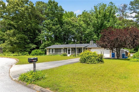 Homes For Sale - 1250 Westwood Court<br/> Grayson, GA 30017