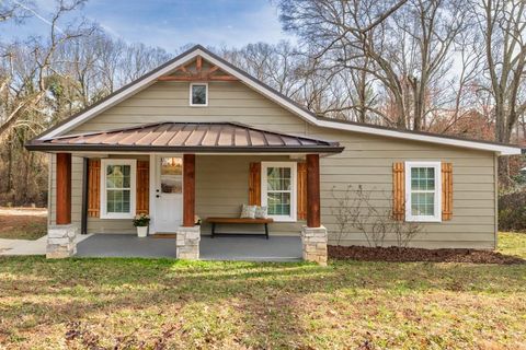 A home in Toccoa