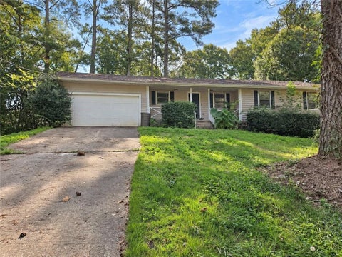 Homes For Sale - 30 Smoke Rise Court<br/> Stockbridge, GA 30281