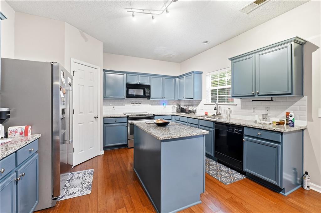 6380 Polar Fox Court