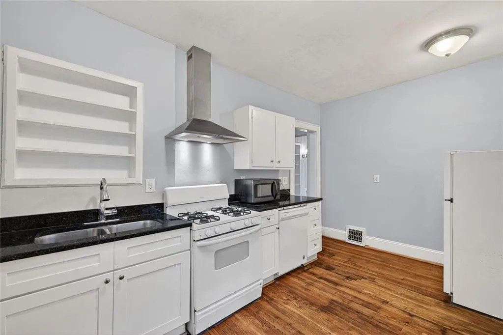 Atlanta, Georgia 30307, United States, 2 Bedrooms Bedrooms, ,1 BathroomBathrooms,Residential,Coming Soon,249503