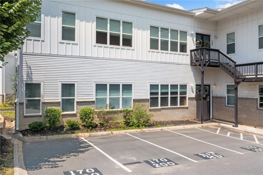Charming Condominium in the Heart of Downtown Woodstock
Nestled in the vibrant heart of Downtown Woodstock, this exquisite condominium offers the perfect blend of modern comfort and city living. Situated on the first level, this home features a spacious, open-concept floorplan with soaring 12' ceilings, allowing natural light to flood the space. As you step inside, you'll be welcomed by a beautiful courtyard, offering a peaceful escape in the midst of it all.
The gourmet kitchen is a standout, complete with stainless steel appliances, an oversized island perfect for entertaining, and elegant granite countertops. The open design flows seamlessly into the living and dining areas, creating a welcoming space for family and friends. Throughout the home, you'll find recessed can lighting, adding a sleek, contemporary touch.
The master suite is conveniently located on the main level for ultimate convenience and privacy. Both bathrooms are tastefully tiled, providing a stylish and low-maintenance appeal.
Step outside your front door, and you're immediately immersed in the lively downtown atmosphere. Explore an array of nearby restaurants, boutique shops, and the bustling farmers market. Don't miss the amphitheater, where you can enjoy concerts and local events year-round.
With the entire living space on one level, this condominium offers the perfect mix of luxury and practicality in one of Woodstock’s most desirable locations.