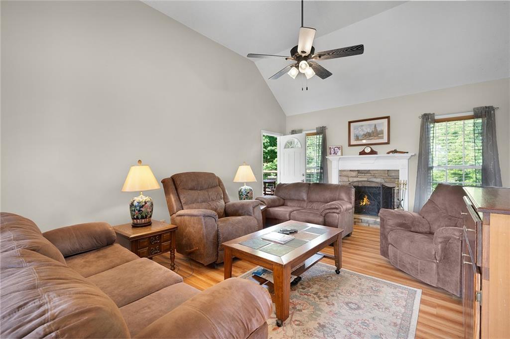 240 Orchard Way SE