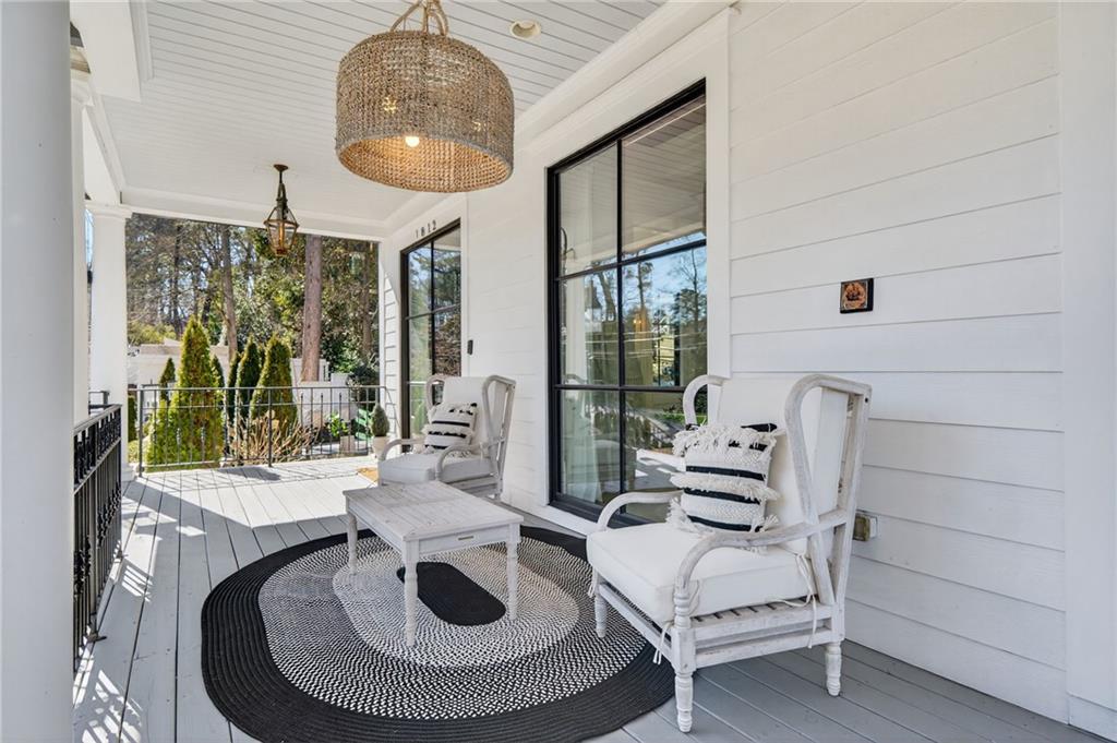 1812 Wellbourne Drive NE