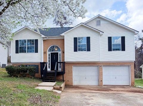 Homes For Sale - 5695 Cedar Croft Lane<br/> Lithonia, GA 30058