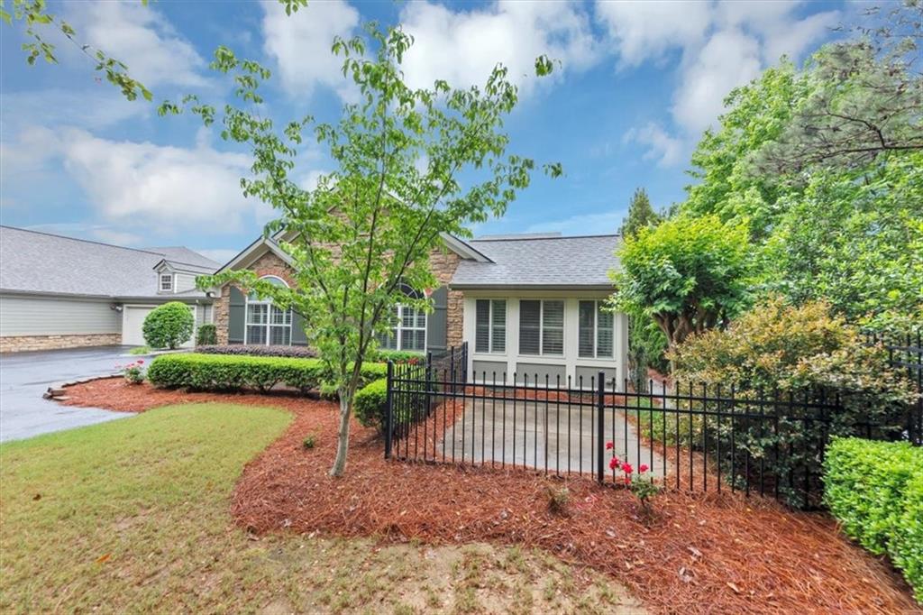 104 HIGHLANDS RIDGE SE 1