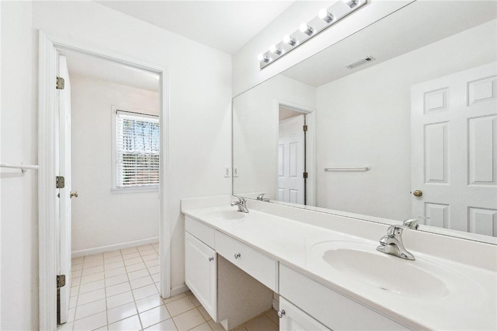 4897 Cedar Wood Drive, Lilburn, Georgia image 35