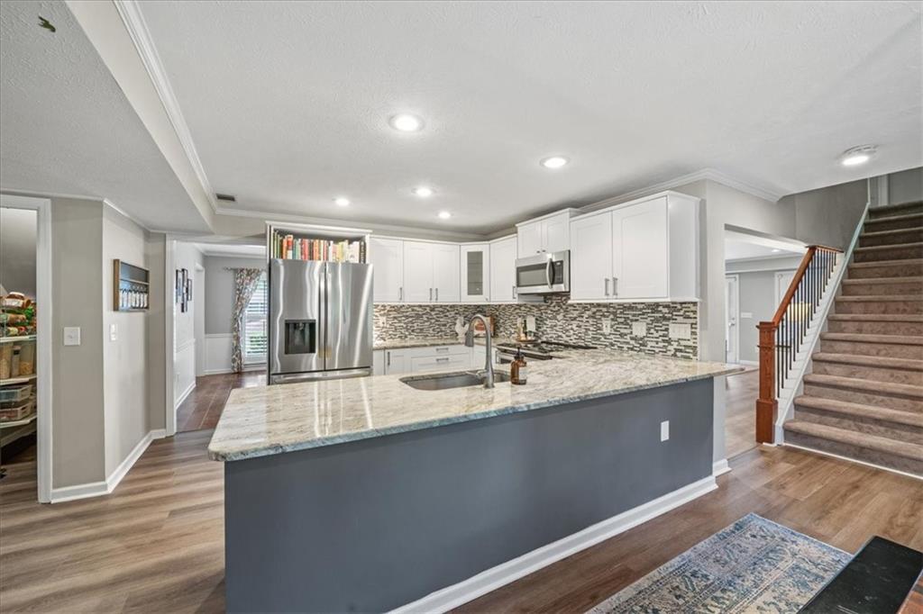 4281 Chimney Lake Drive, Roswell, Georgia image 7