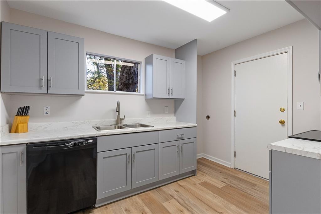 1111 Clairemont Avenue N3