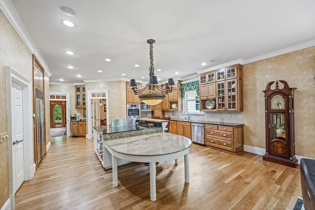 Canton, Georgia 30115, United States, 5 Bedrooms Bedrooms, ,6 BathroomsBathrooms,Residential,Active,214966