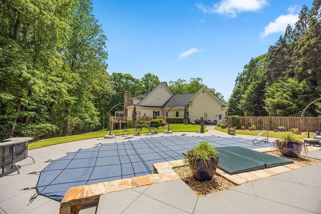 Canton, Georgia 30115, United States, 5 Bedrooms Bedrooms, ,6 BathroomsBathrooms,Residential,Active,214966