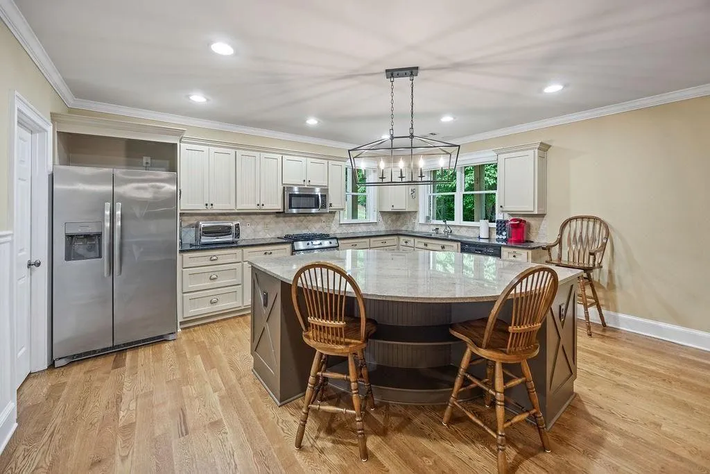 Canton, Georgia 30115, United States, 5 Bedrooms Bedrooms, ,6 BathroomsBathrooms,Residential,Active,214966