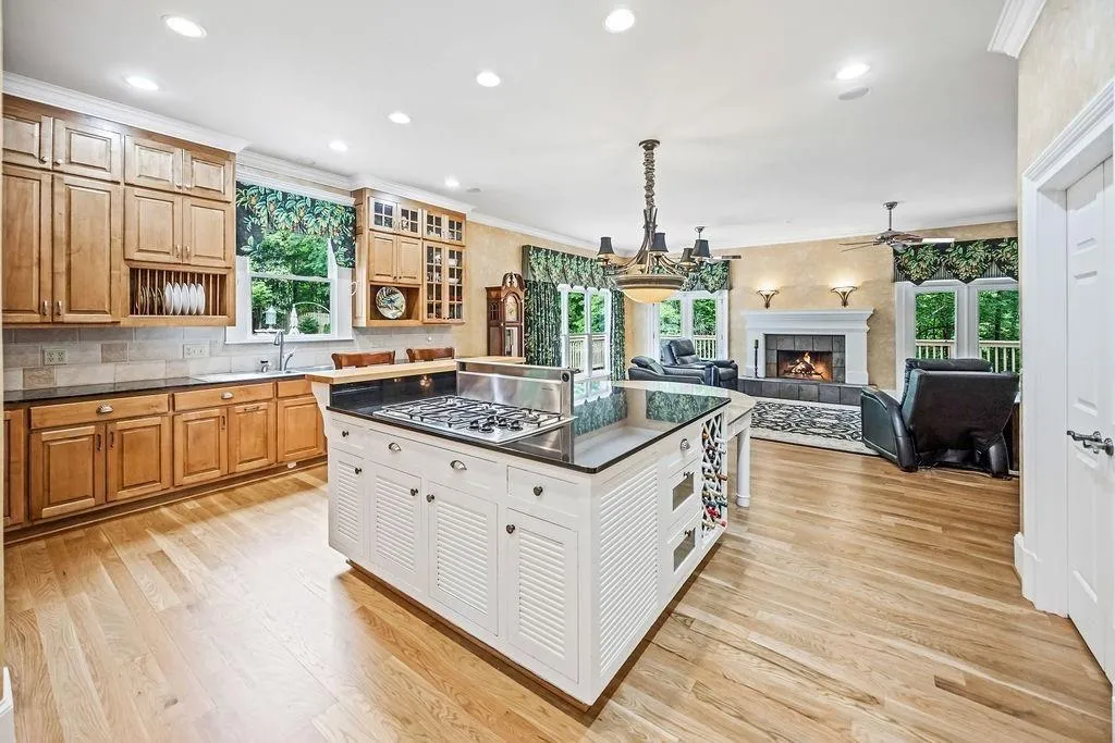 Canton, Georgia 30115, United States, 5 Bedrooms Bedrooms, ,6 BathroomsBathrooms,Residential,Active,214966