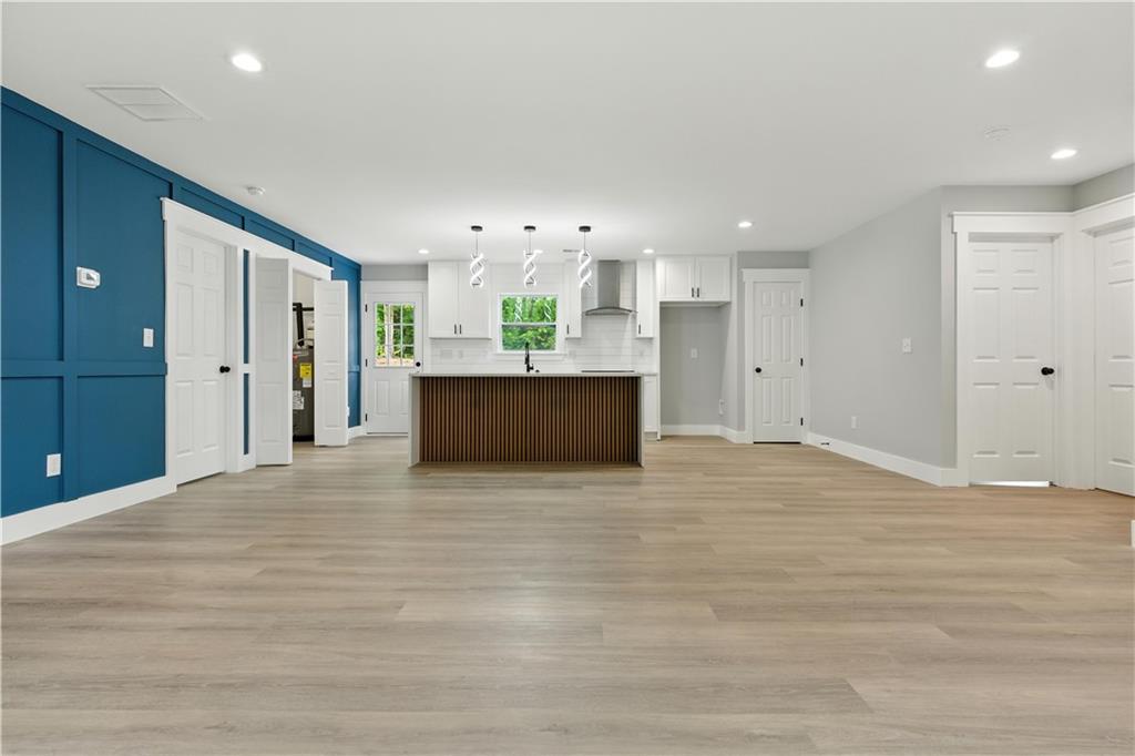 194 Harris Loop