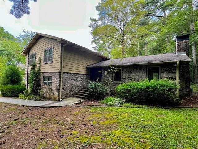 This home is professionally managed by Onyx Realty. Welcome to your home oasis! PRIME, SOUGHT AFTER LOCATION in the heart of LILBURN! Conveniently close to shops, groceries, restaurants, major roads, parks - Minutes from I85, KILLIAN HILL, FIVE FORKS TRICKUM, ETC. ZONED FROM TOP RATED SCHOOLS!
This beautifully maintained 3-bedroom, 2.5-bath split-level home offers the perfect blend of comfort and convenience. Sitting on over 1 acre of land!
Main level welcomes you into the formal living room perfect for relaxing and entertaining! Kitchen offers spacious pantry, eat-in area, wood stained cabinets, SS APPLIANCES, and more! Great BACK PATIO perfect for your morning coffee and enjoying the Georgia autumn! Half bath conveniently on the main level. Upstairs, you have all 3 bedrooms and 2 full bath to unwind. Great roommate plan for students, couples, familes, working professionals! PLENTY OF WINDOWS AND SUNLIGHT! HUGE BACKYARD! TWO CAR GARAGE & PARKING PAD! $75 APPLICATION FEE. $150 MOVE-IN/MOVE-OUT ADMIN FEE. SCHEDULE YOUR SHOWING TODAY!