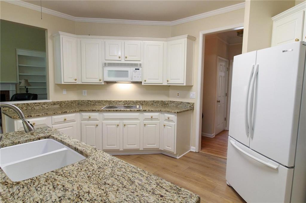 4055 Vista Point Lane, Suwanee, Georgia image 6