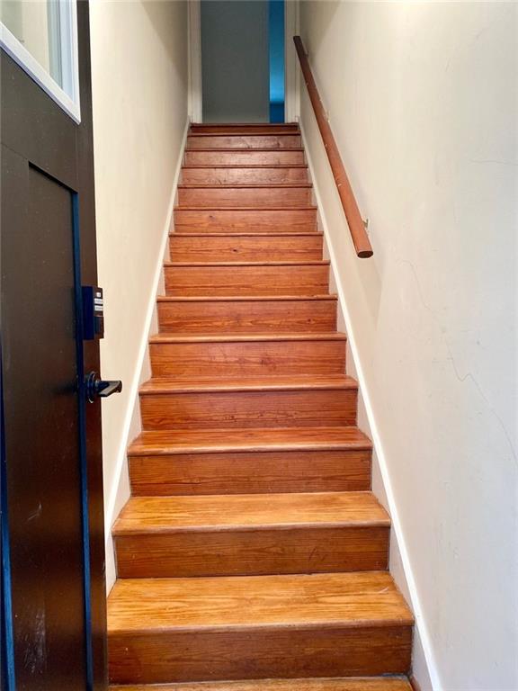 487 Lakeshore Drive NE 2