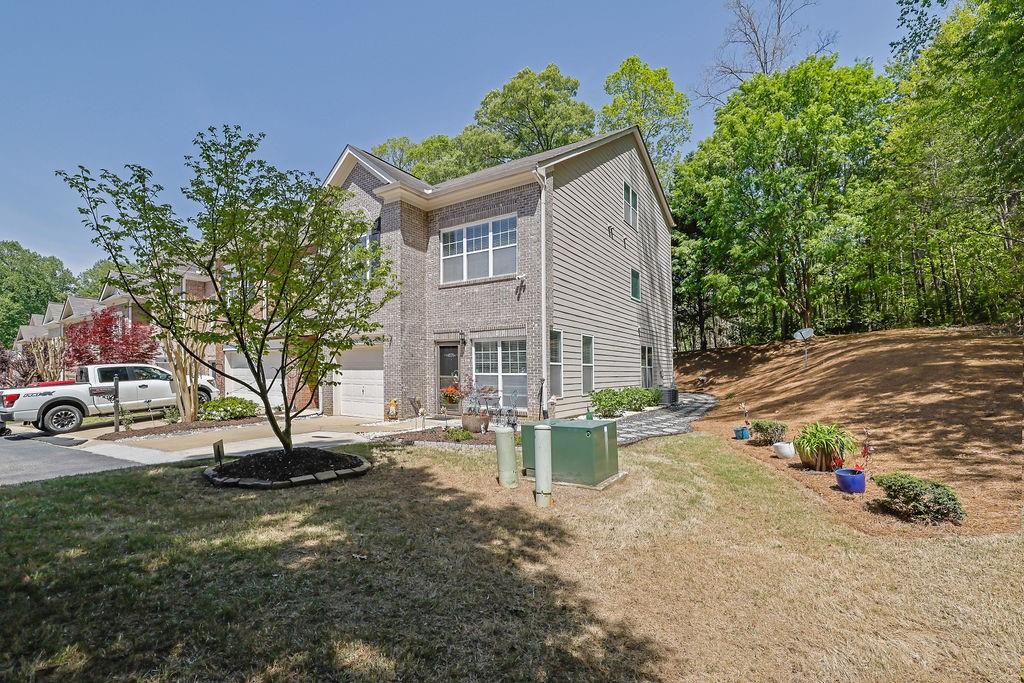 1076 Firethorne Pass