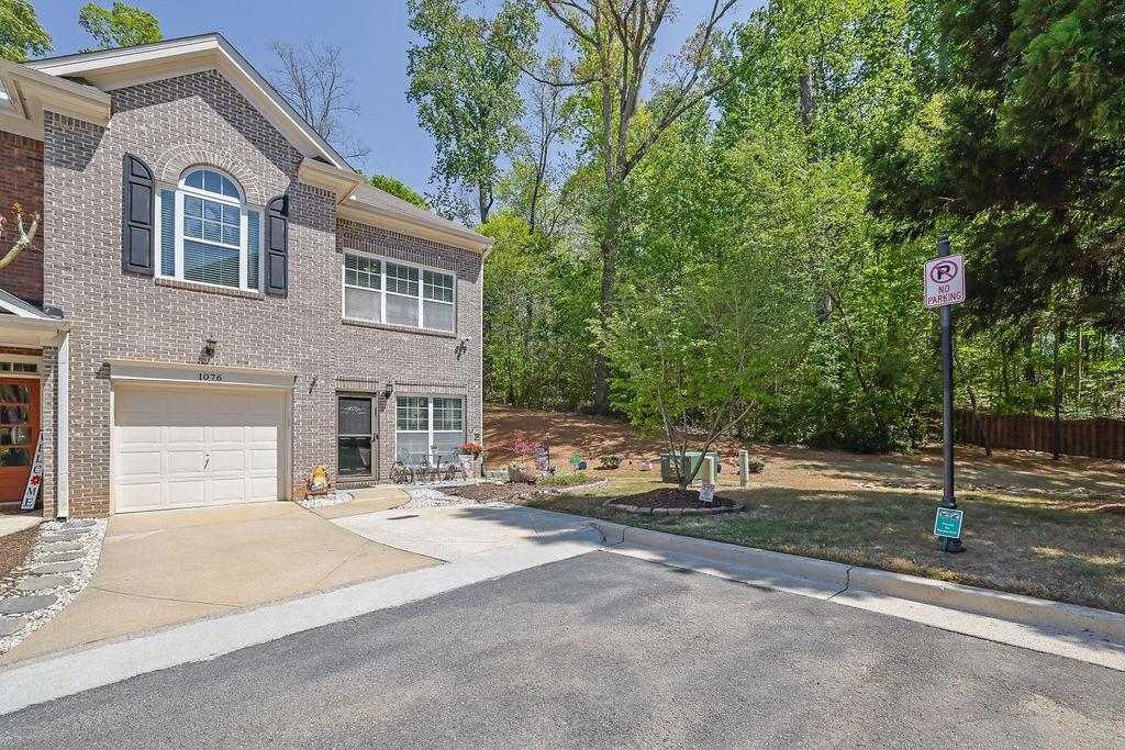 1076 Firethorne Pass