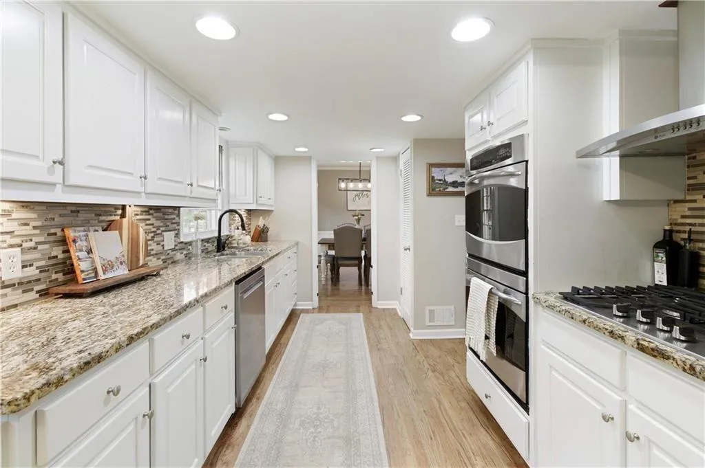 Atlanta, Georgia 30340, United States, 4 Bedrooms Bedrooms, ,3 BathroomsBathrooms,Residential,Active,195570