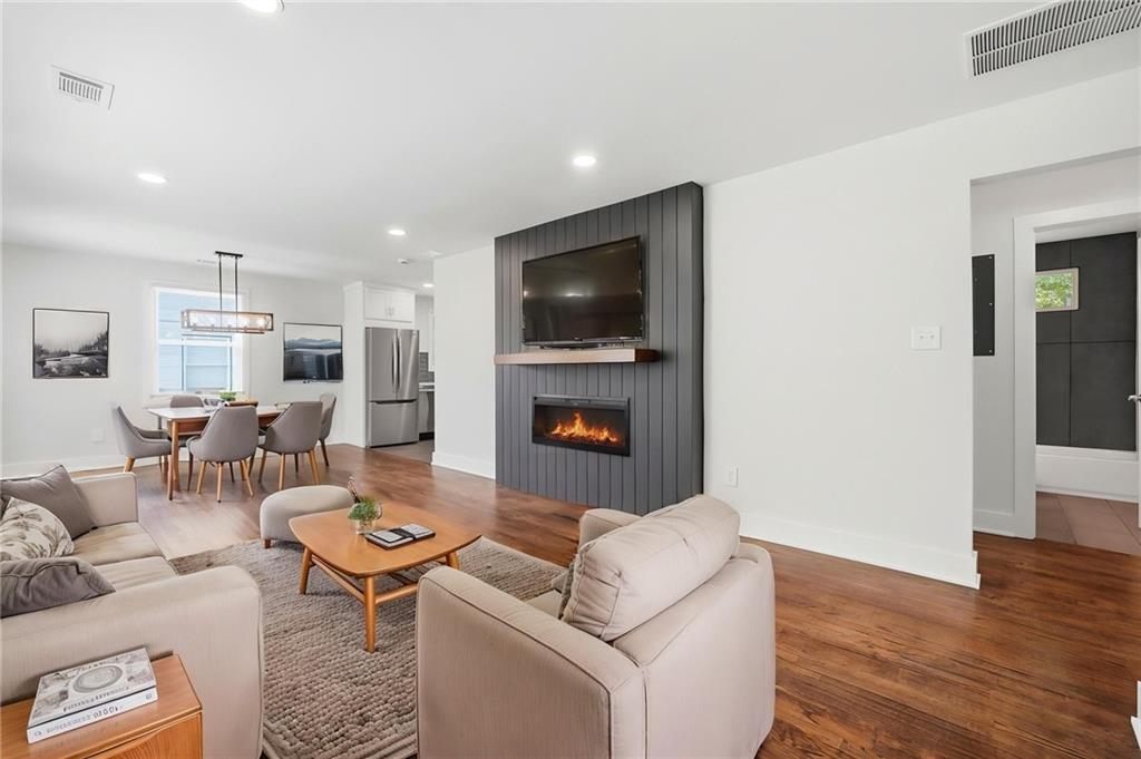 1239 Kenilworth Dr SW