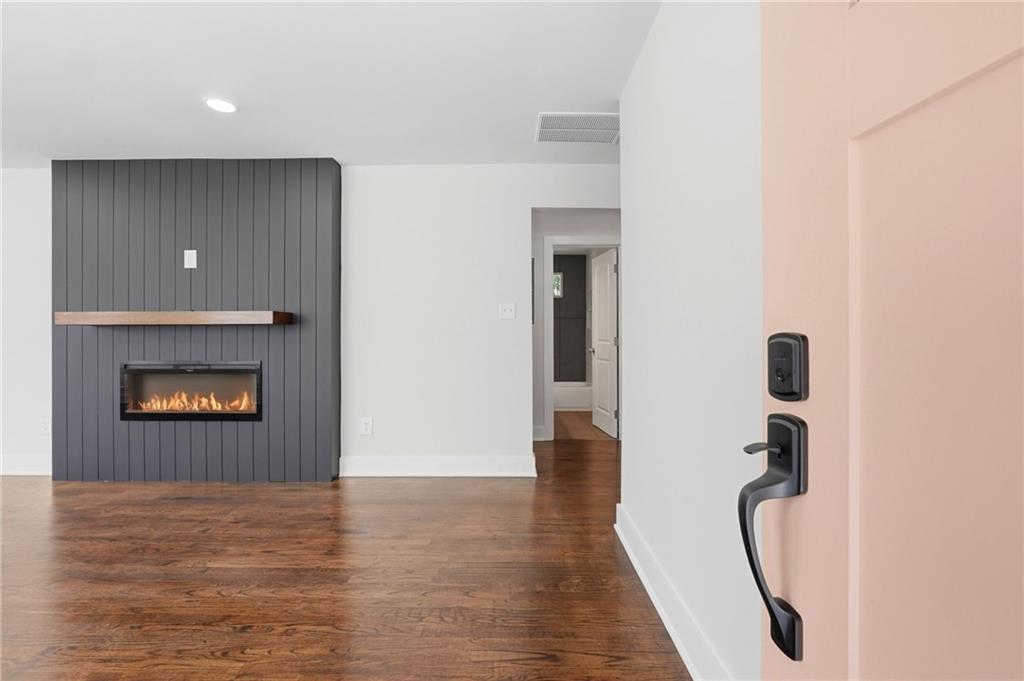 1239 Kenilworth Dr SW