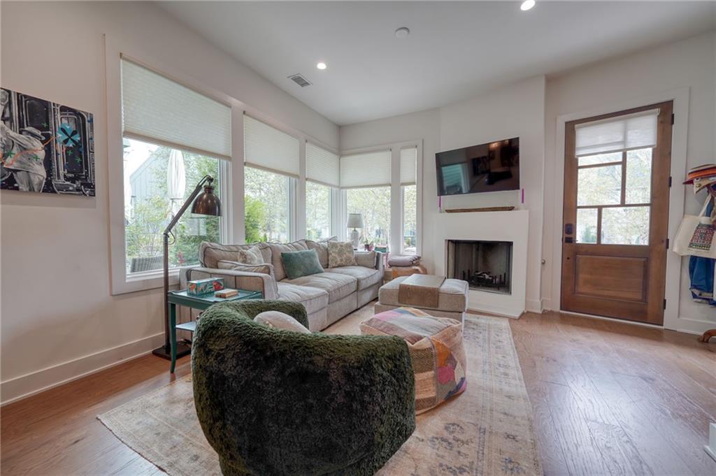 305 Breakspear Lane