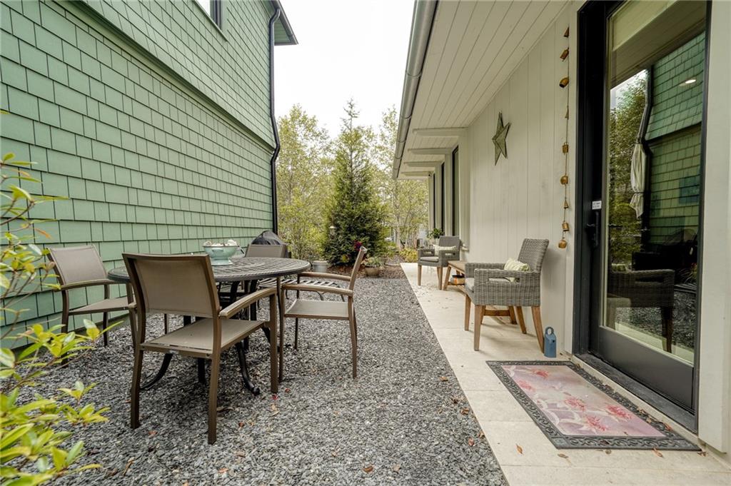 305 Breakspear Lane