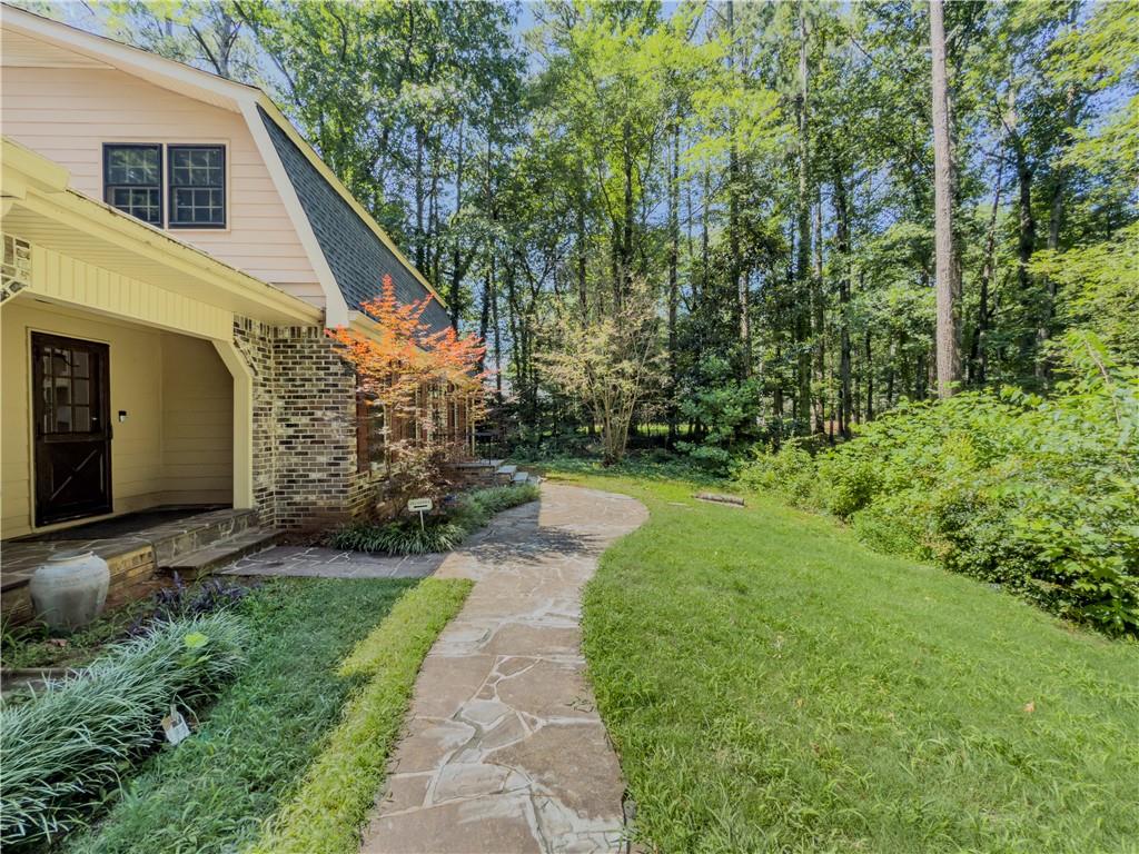 2037 Stoneleigh Drive