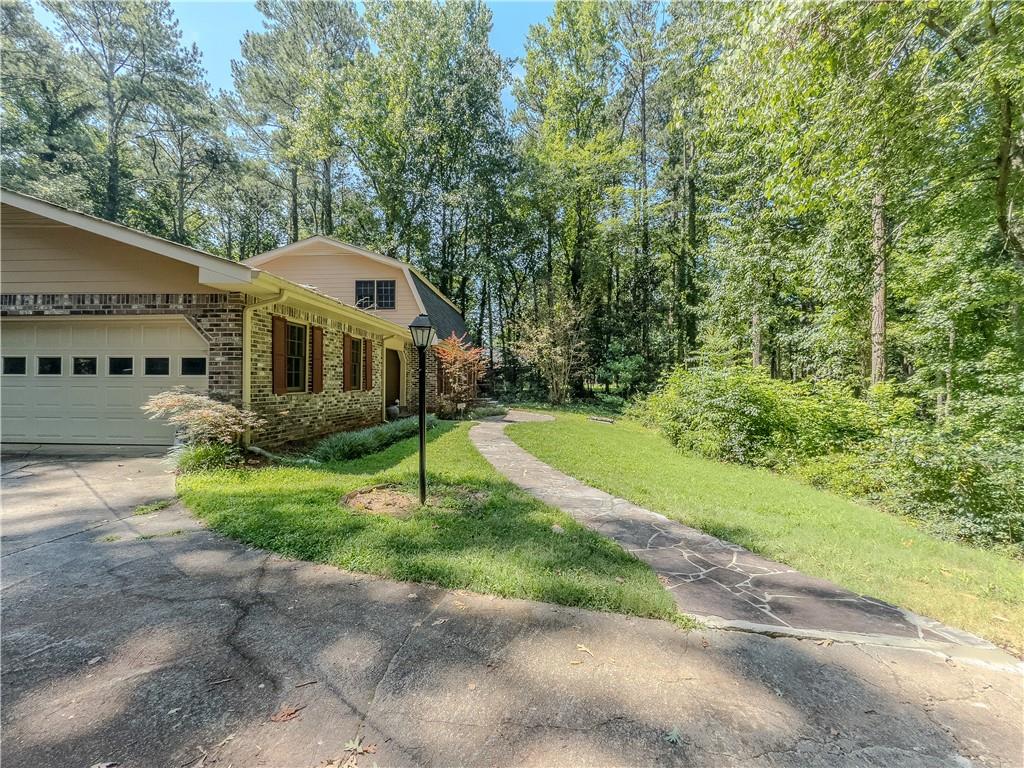 2037 Stoneleigh Drive