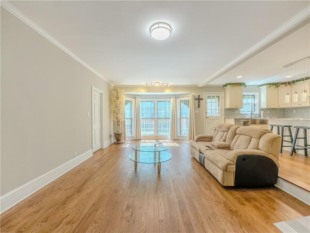 2037 Stoneleigh Drive