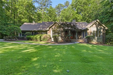 Homes For Sale - 5055 Meadowbrook Circle<br/> Suwanee, GA 30024