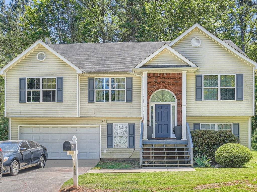 Welcome to 3955 Waters End Lane, located in the beautiful city of Snellville, GA! This spacious 4 bedroom, 2 bathroom home needs updates & is sold as-is representing a fantastic value for those willing to put in the sweat equity.
This home features a finished basement which provides ample space for entertaining, relaxation, and work. The basement includes an entertainment area, one additional room that can be used as a home office or guest bedroom, and one additional full bathroom. The basement is perfect for hosting guests or as an additional living space.
The upper level features a primary bedroom with a vaulted ceiling and hardwood flooring, and a luxurious ensuite bathroom with a soaking tub and separate shower. There are two additional bedrooms on the upper level offering plenty of natural light and closet space. The third secondary bedroom is located on the lower level.
This home boasts a large backyard with a deck, perfect for hosting summer barbecues and outdoor gatherings. Other features of the home include a two-car garage, a laundry room, and plenty of storage space.
Located in a quiet and friendly neighborhood, this home is priced great and offers the opportunity to purchase a spacious home at an incredible value. Don't miss out on the chance to make this home your own!