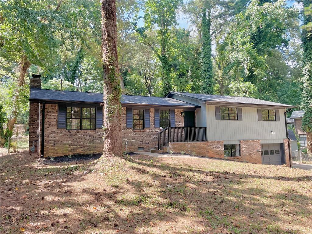 4 bed 2 bath with
2100 finished square feet
and 1 car garage with a
Large covered rear patio.
this home features New floor,
New appliances,
.54 acres of fenced in yard and a 30 year architectural shingled roof as of 2025, a 2024
Water heater and a 2020
HVAC. It is
Conveniently located between Highway 92 and Townelake Parkway as well as being
5 minutes to Downtown Woodstock