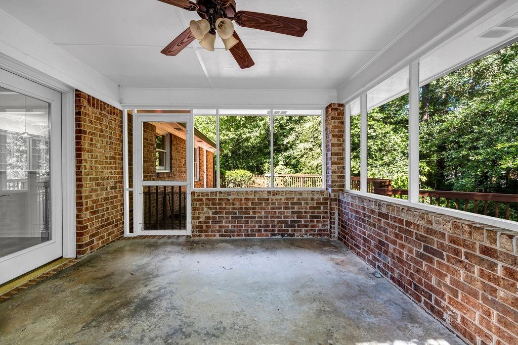 EMPIRE SQUARE - Residential