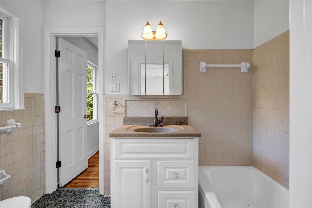 EMPIRE SQUARE - Residential