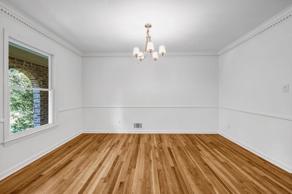 EMPIRE SQUARE - Residential