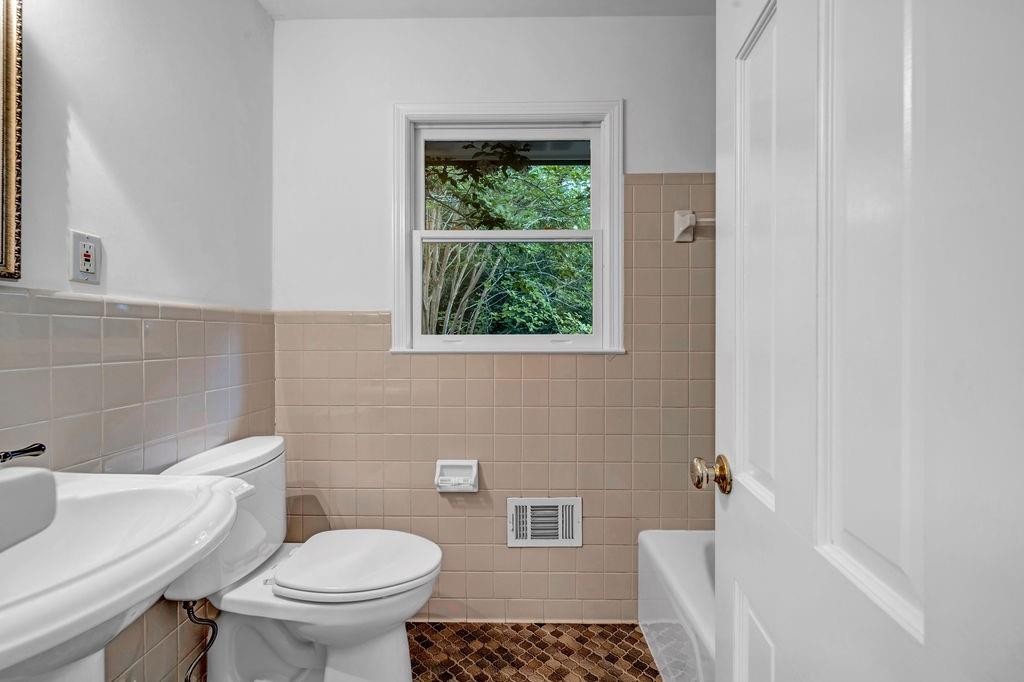 EMPIRE SQUARE - Residential