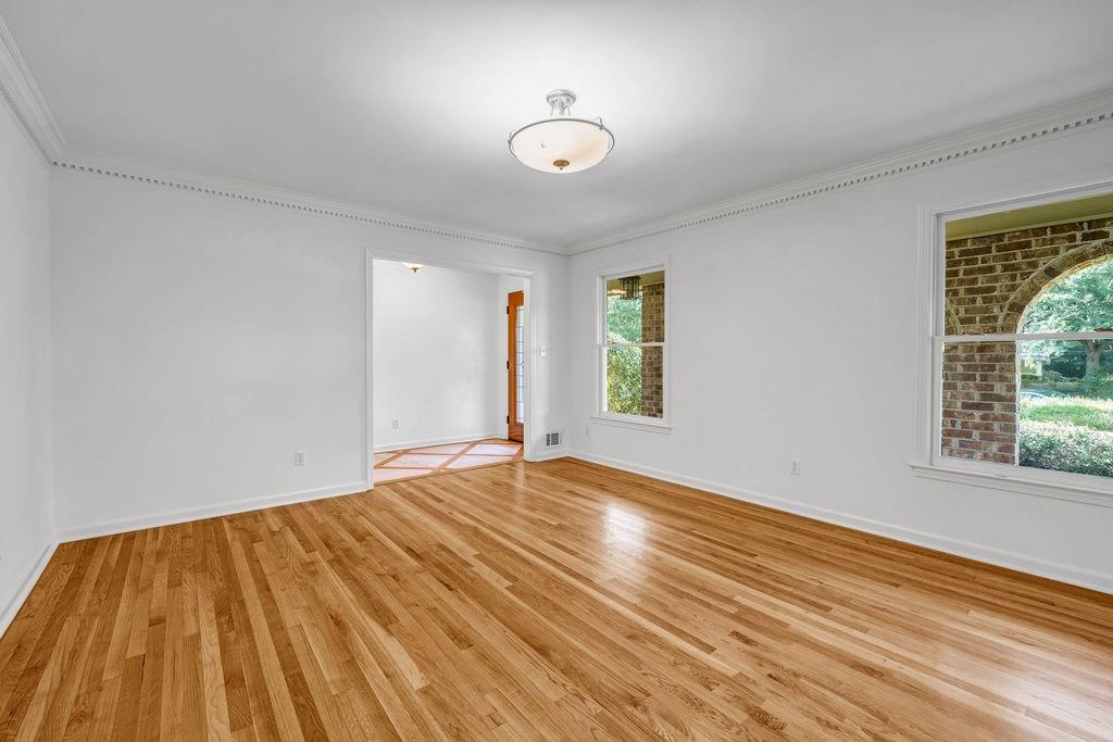 EMPIRE SQUARE - Residential