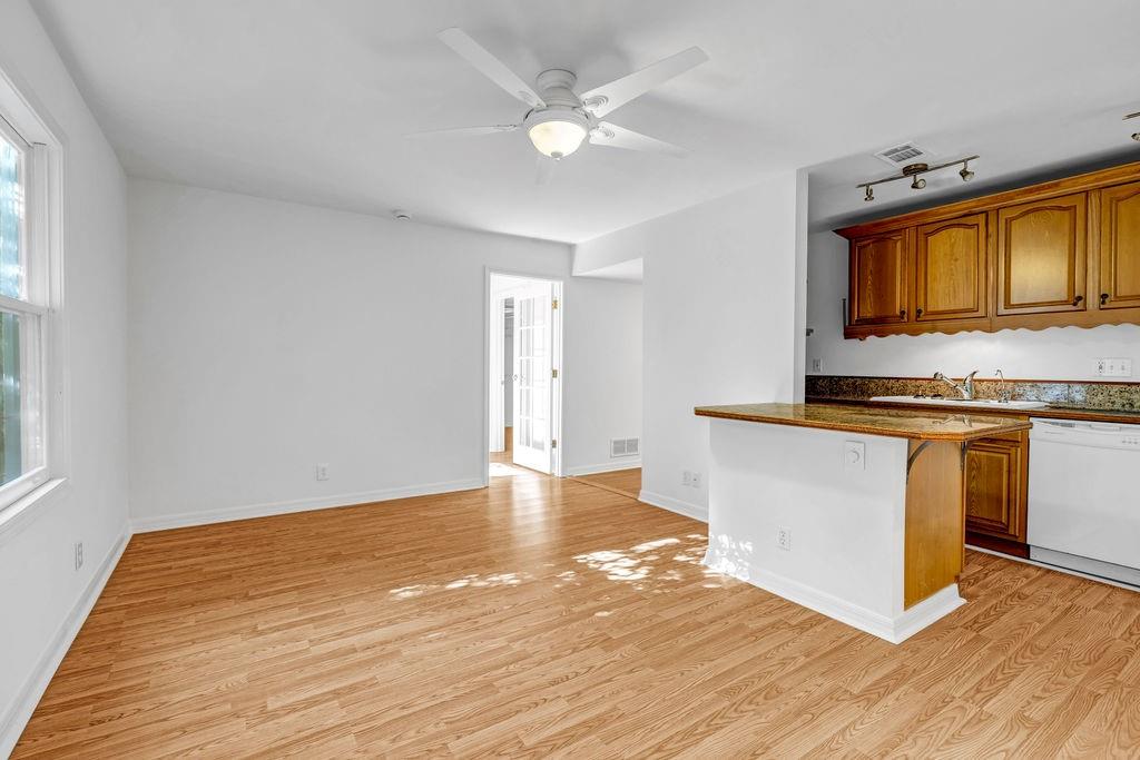 EMPIRE SQUARE - Residential