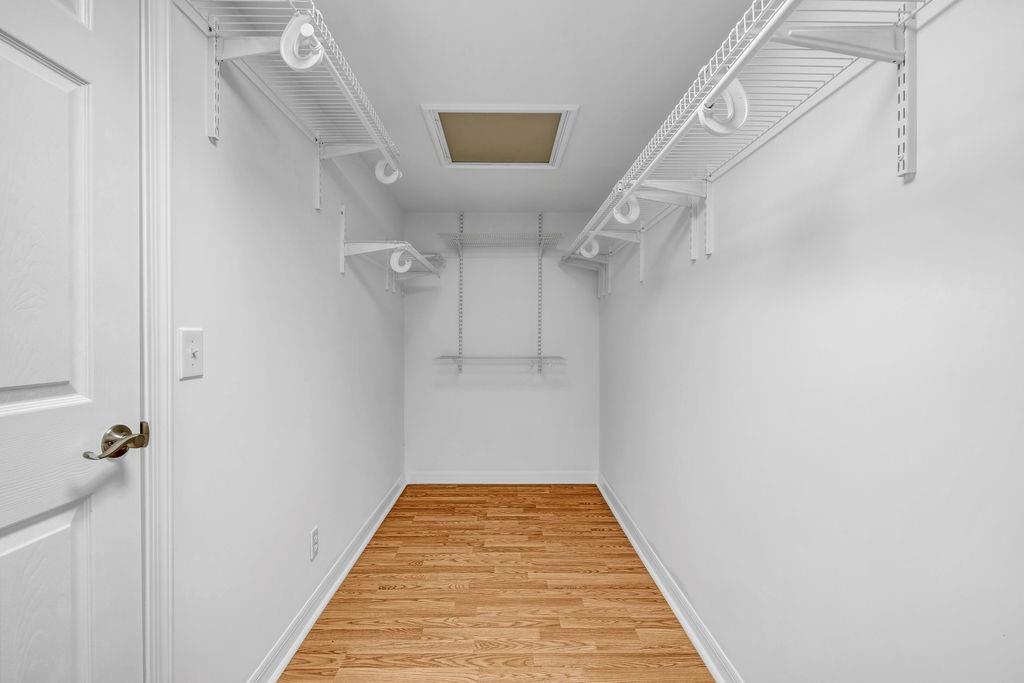 EMPIRE SQUARE - Residential