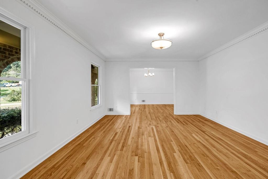 EMPIRE SQUARE - Residential