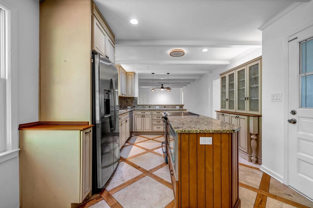 EMPIRE SQUARE - Residential